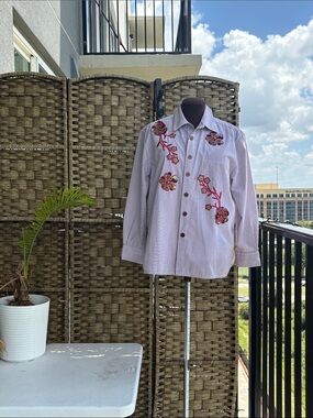Drapers & Damons Button-Down Shirt with Floral Embroidery White tee under shirt